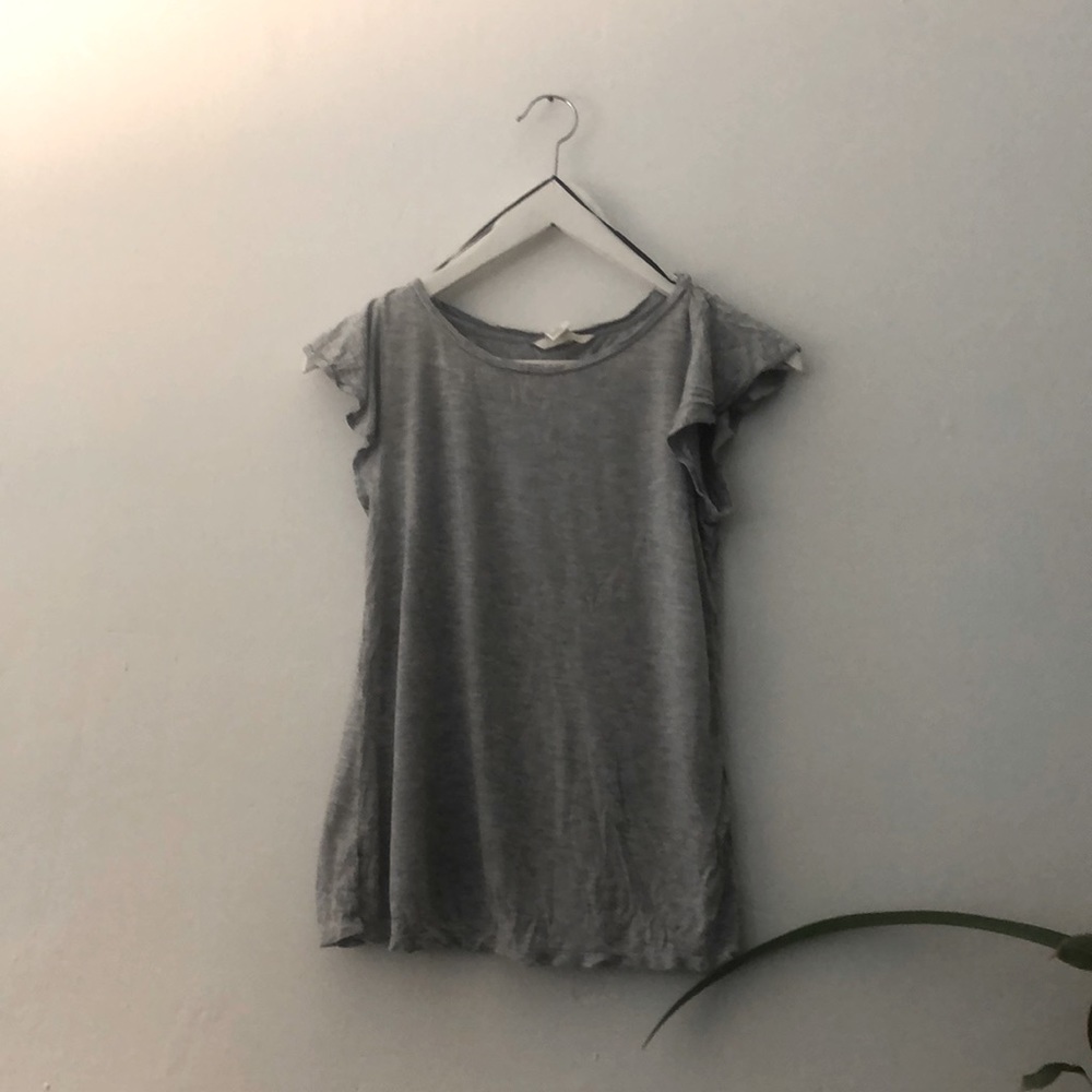 Lightweight Gray T-Shirt With Fluttery Sleeves